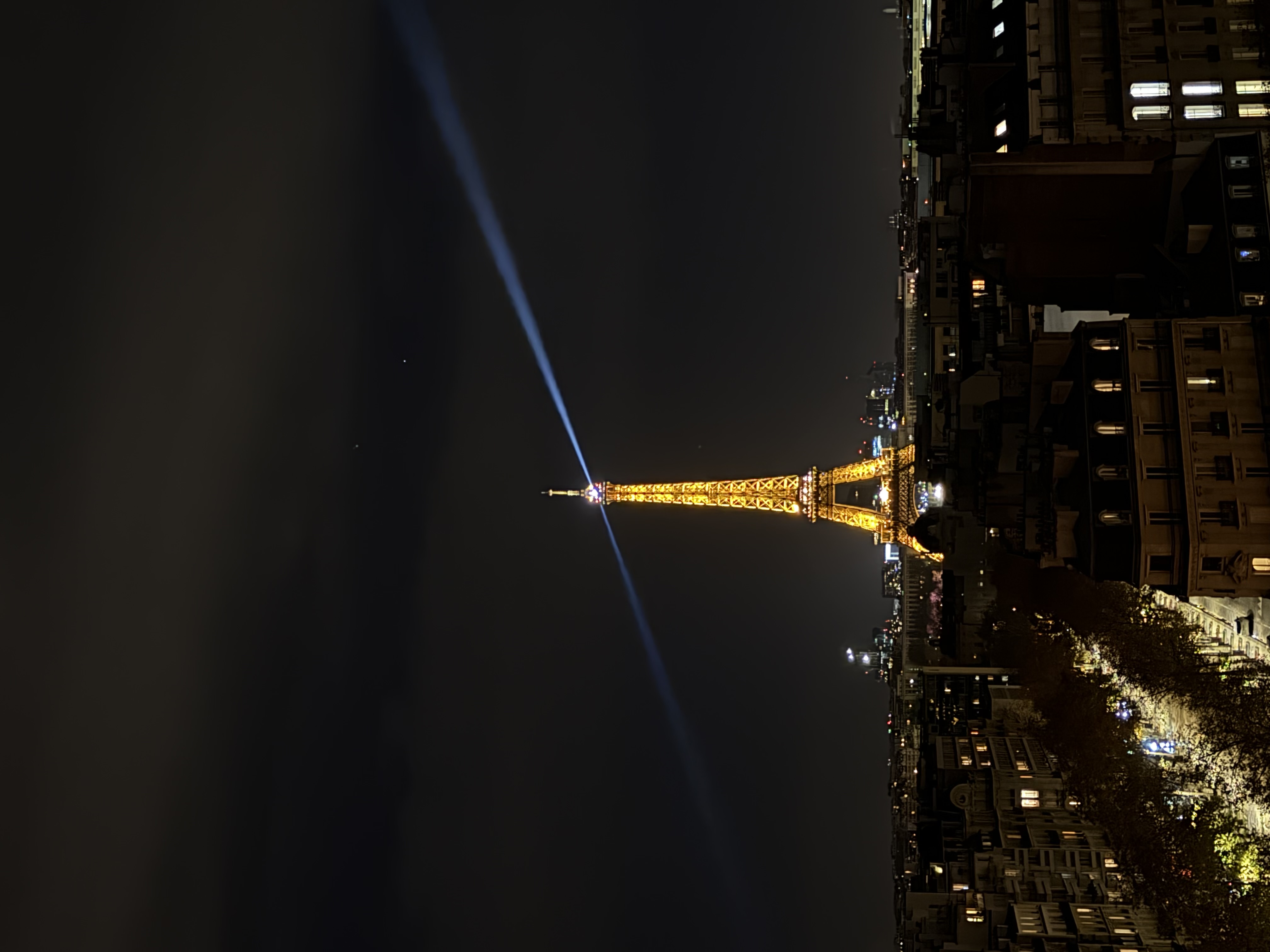 Tour Eiffel illuminée, Paris, la nuit